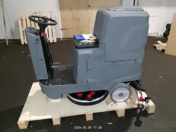 Машина поломоечная с АКБ GEL 24/100 В/Ач TOR COMFORT 70