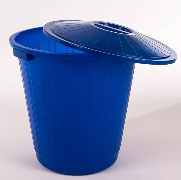 Бак пластиковый с крышкой 70 л синий